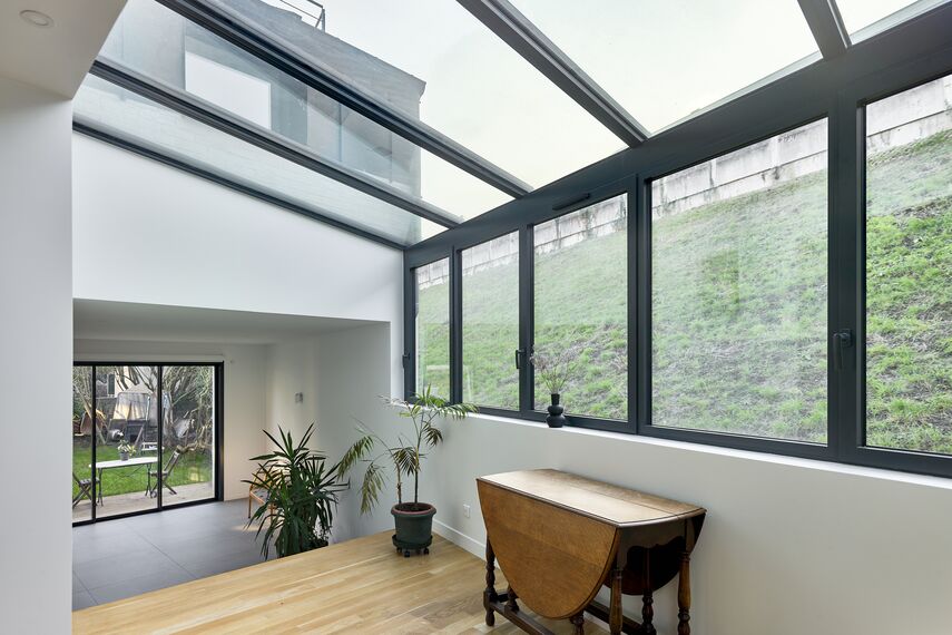 ThermoSystem 68 Fenêtres, SlimPatio 68 Coulissants et ThermoRoof 200 Vérandas - Extension à Malakoff : confort et lumière situé à Malakoff, France