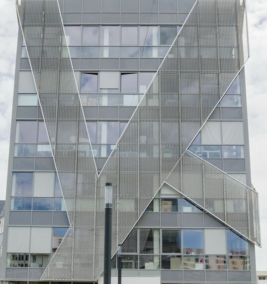 ConceptWall 50 Murs rideaux, ThermoSystem 68 Fenêtres et TS 68-HV Fenêtres - Immeuble de bureaux Sky Line situé à Toulouse, France