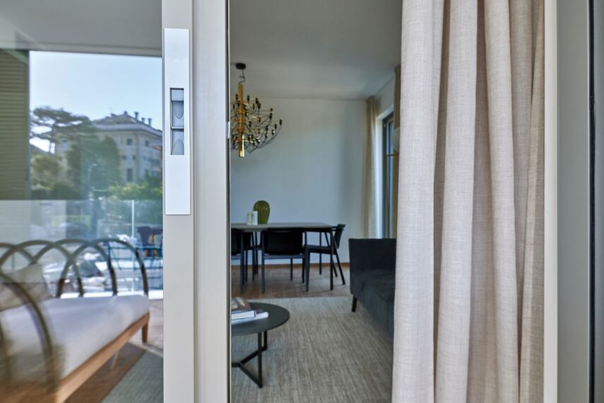 BriseSoleil 40 Brise Soleil, SlimPatio 68 Coulissants et CS 77 Hidden Vent Fenêtres - Immeuble résidentiel Palazzo Arbà situé à Genoa, Italie