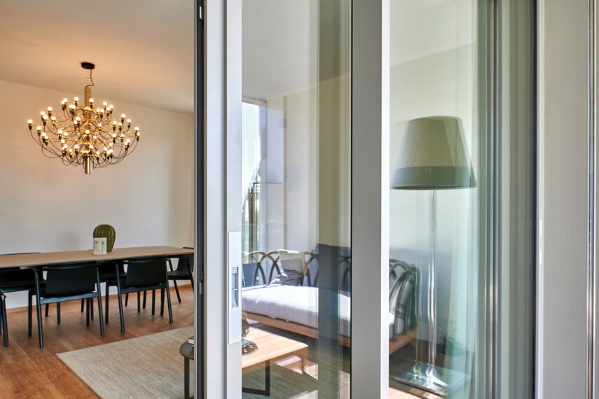 BriseSoleil 40 Brise Soleil, SlimPatio 68 Coulissants et CS 77 Hidden Vent Fenêtres - Immeuble résidentiel Palazzo Arbà situé à Genoa, Italie