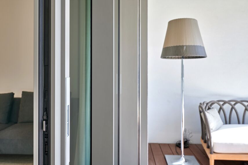 BriseSoleil 40 Brise Soleil, SlimPatio 68 Coulissants et CS 77 Hidden Vent Fenêtres - Immeuble résidentiel Palazzo Arbà situé à Genoa, Italie