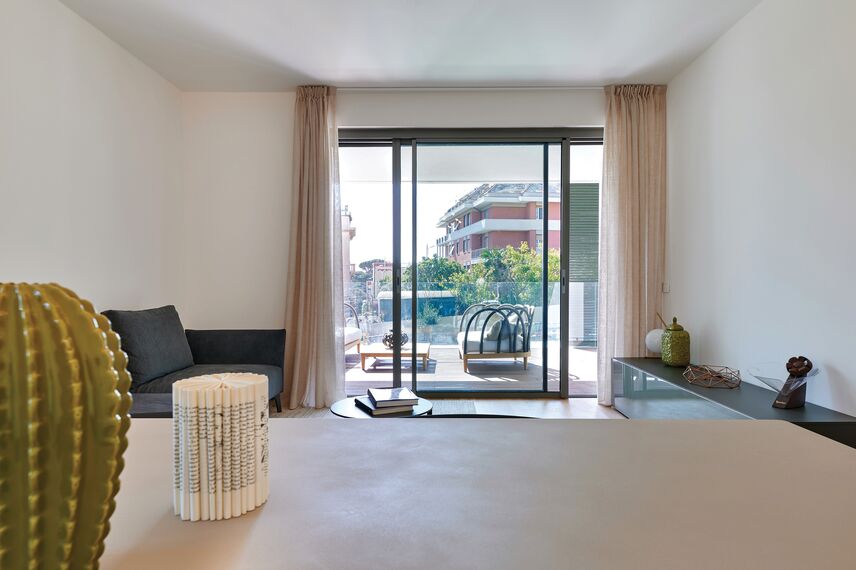 BriseSoleil 40 Brise Soleil, SlimPatio 68 Coulissants et CS 77 Hidden Vent Fenêtres - Immeuble résidentiel Palazzo Arbà situé à Genoa, Italie