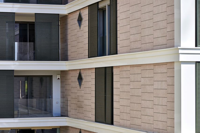 BriseSoleil 40 Brise Soleil, SlimPatio 68 Coulissants et CS 77 Hidden Vent Fenêtres - Immeuble résidentiel Palazzo Arbà situé à Genoa, Italie