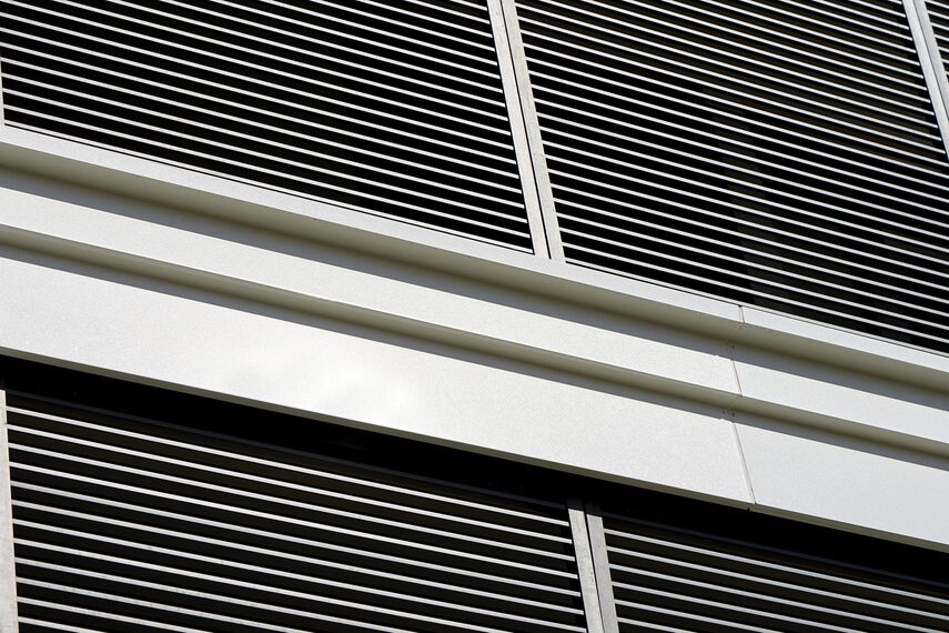 BriseSoleil 40 Brise Soleil, SlimPatio 68 Coulissants et CS 77 Hidden Vent Fenêtres - Immeuble résidentiel Palazzo Arbà situé à Genoa, Italie