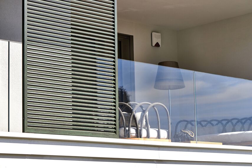 BriseSoleil 40 Brise Soleil, SlimPatio 68 Coulissants et CS 77 Hidden Vent Fenêtres - Immeuble résidentiel Palazzo Arbà situé à Genoa, Italie