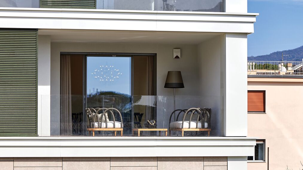 BriseSoleil 40 Brise Soleil, SlimPatio 68 Coulissants et CS 77 Hidden Vent Fenêtres - Immeuble résidentiel Palazzo Arbà situé à Genoa, Italie