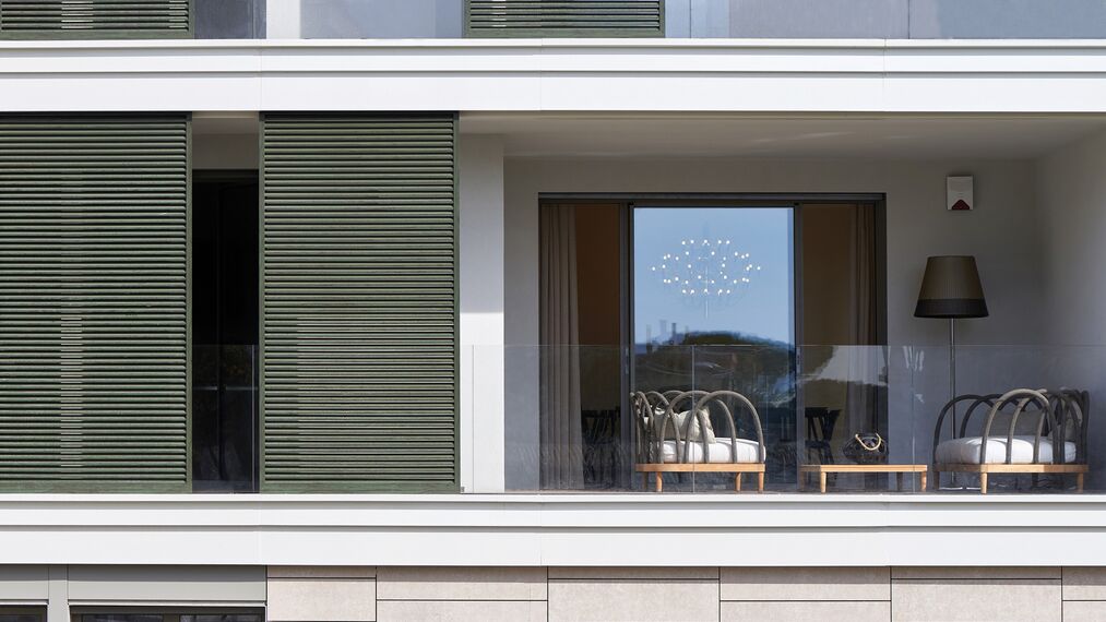 BriseSoleil 40 Brise Soleil, SlimPatio 68 Coulissants et CS 77 Hidden Vent Fenêtres - Immeuble résidentiel Palazzo Arbà situé à Genoa, Italie