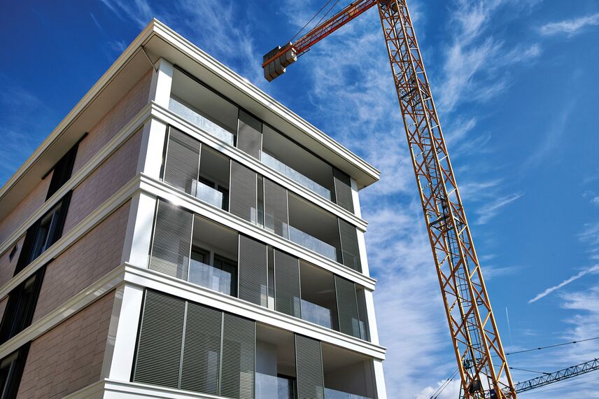 BriseSoleil 40 Brise Soleil, SlimPatio 68 Coulissants et CS 77 Hidden Vent Fenêtres - Immeuble résidentiel Palazzo Arbà situé à Genoa, Italie