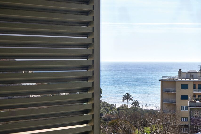 BriseSoleil 40 Brise Soleil, SlimPatio 68 Coulissants et CS 77 Hidden Vent Fenêtres - Immeuble résidentiel Palazzo Arbà situé à Genoa, Italie