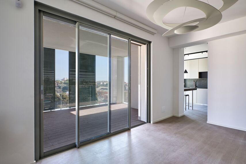 BriseSoleil 40 Brise Soleil, SlimPatio 68 Coulissants et CS 77 Hidden Vent Fenêtres - Immeuble résidentiel Palazzo Arbà situé à Genoa, Italie