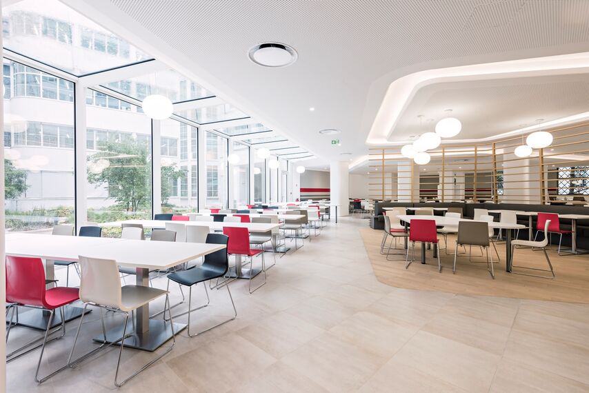 ConceptWall 50 Murs rideaux, XS 68 Fenêtres et CW 86-BR Murs rideaux - Gouvernemental Ilot Ségur Fontenoy situé à Paris, France