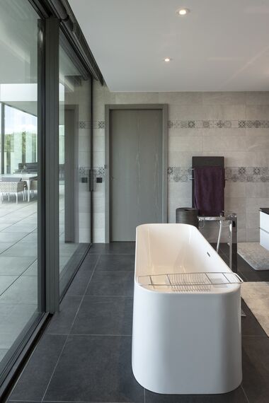 SlimLine 38 Portes, HiFinity Coulissants et ConceptFolding 77 Coulissants - Maison Villa en Espagne - En toute transparence situé àEspagne