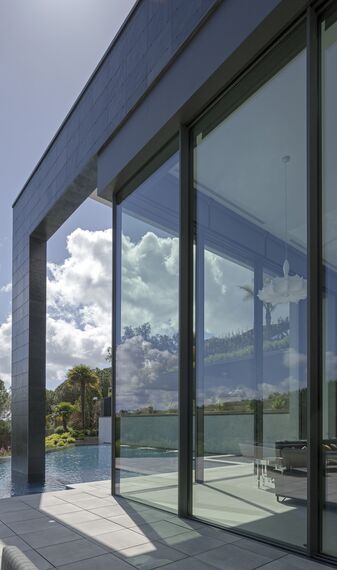 SlimLine 38 Portes, HiFinity Coulissants et ConceptFolding 77 Coulissants - Maison Villa en Espagne - En toute transparence situé àEspagne