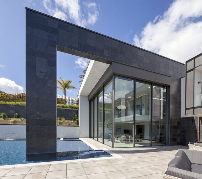 SlimLine 38 Portes, HiFinity Coulissants et ConceptFolding 77 Coulissants - Maison Villa en Espagne - En toute transparence situé àEspagne