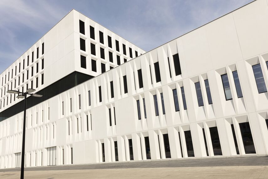 ConceptWall 50 Murs rideaux et ConceptSystem 77 Fenêtres - Université/Grande Ecole KULAB situé à Brugge, Belgique