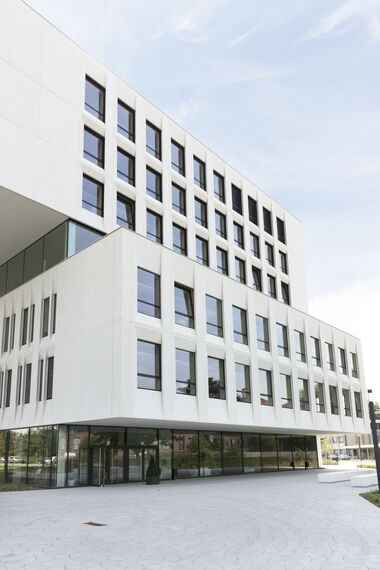 ConceptWall 50 Murs rideaux et ConceptSystem 77 Fenêtres - Université/Grande Ecole KULAB situé à Brugge, Belgique