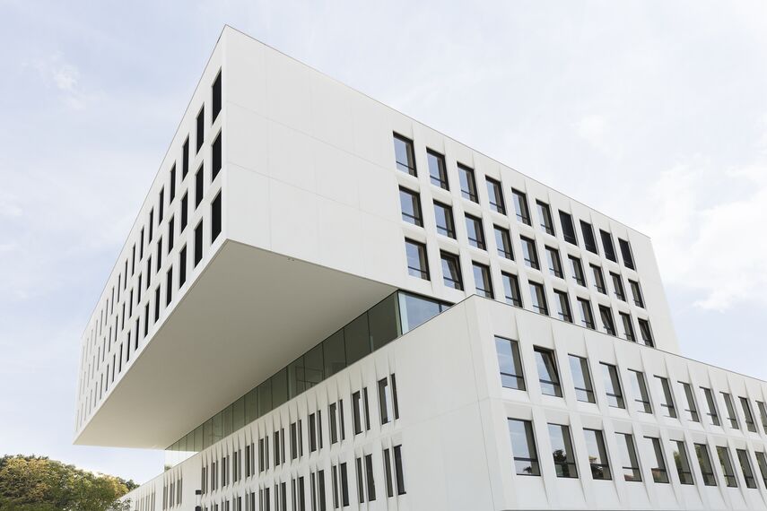 ConceptWall 50 Murs rideaux et ConceptSystem 77 Fenêtres - Université/Grande Ecole KULAB situé à Brugge, Belgique