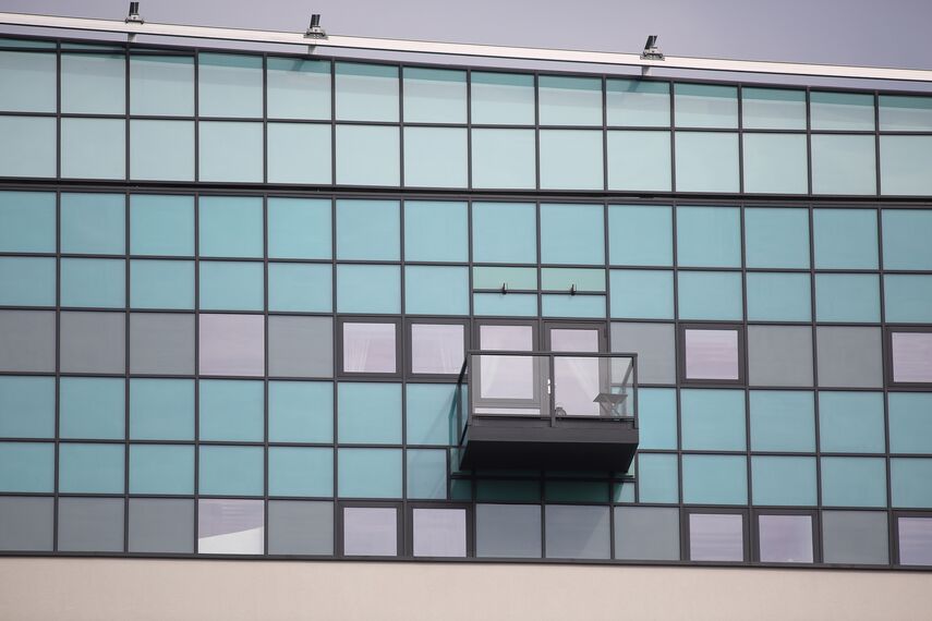 Vision 50 Portes, ConceptWall 50 Murs rideaux, ConceptSystem 68 Portes et ES 50 Fenêtres - Complexe immobilier Enfield Central situé à Enfield, Royaume-Uni