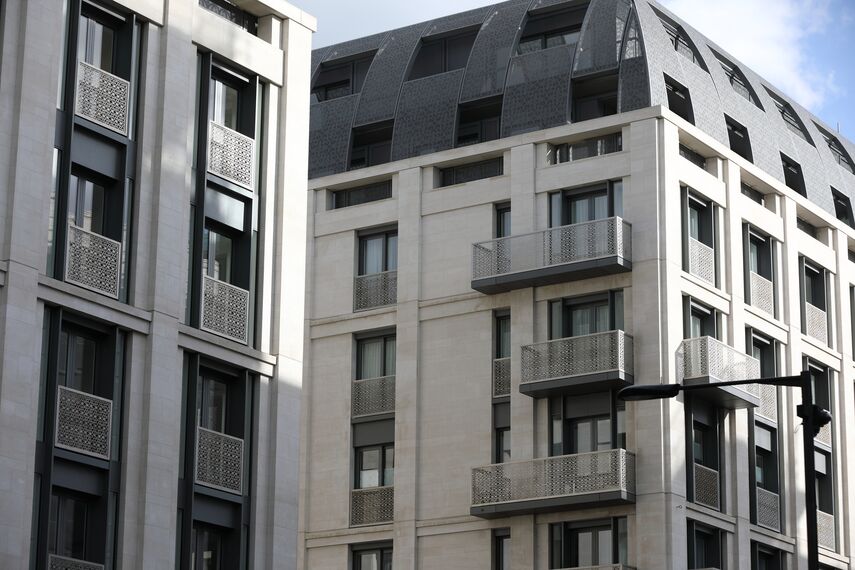 ConceptSystem 77 Portes, ConceptPatio 130 Coulissants, CS 86-HI (c) Systèmes annulés, CW 86 Standard Murs rideaux et CW 86-EF Murs rideaux - 190 The Strand situé à London, Royaume-Uni