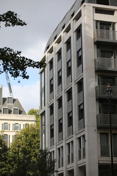 ConceptSystem 77 Portes, ConceptPatio 130 Coulissants, CS 86-HI (c) Systèmes annulés, CW 86 Standard Murs rideaux et CW 86-EF Murs rideaux - 190 The Strand situé à London, Royaume-Uni