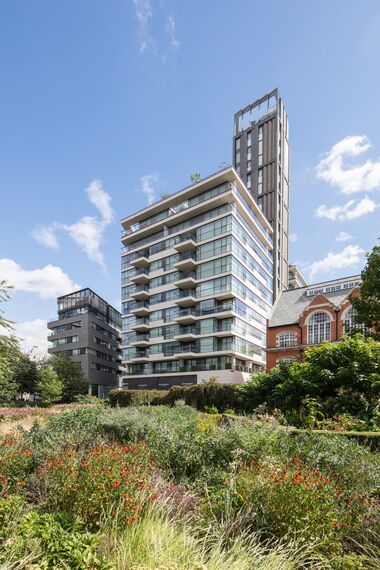 ConceptSystem 68 Fenêtres, ConceptWall 60 Murs rideaux, ConceptPatio 130 Coulissants, ConceptSystem 77 Fenêtres, ConceptSystem 77 Portes et ConceptWall 50 Murs rideaux - One Tower Bridge situé à London, Royaume-Uni