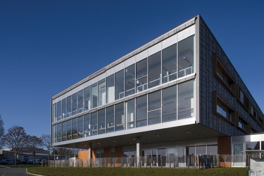 ConceptWall 50 Murs rideaux et ThermoSystem 68 Fenêtres - Ecole/Collège/Lycée Restructuration Collège La Grande Métairie situé àFrance