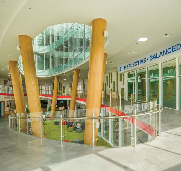 EcoSystem 50 Fenêtres et CW 50-HI Murs rideaux - Ecole/Collège/Lycée Swiss Scientific International School situé à Dubai, Émirats arabes unis