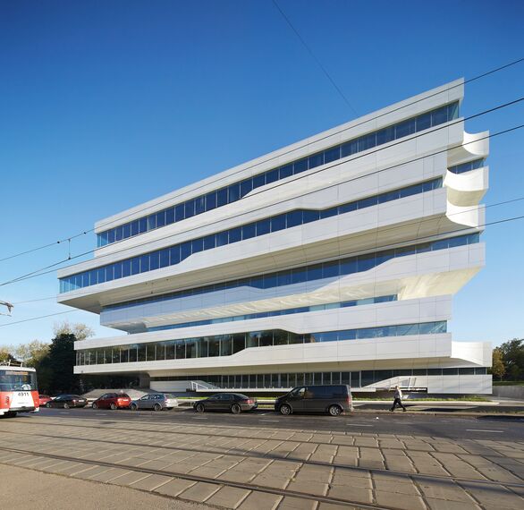 ConceptFolding 77 Coulissants, ConceptSystem 77 Fenêtres et CW 50-SC Murs rideaux - Immeuble de bureaux Dominion Tower situé à Moscow, Russie