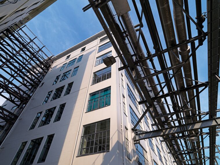 SlimLine 38 Fenêtres et ConceptFolding 77 Coulissants - Immeuble résidentiel Anton Building at Strijp S situé à Eindhoven, les Pays-Bas