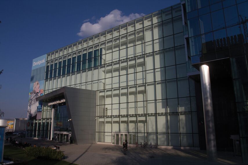 ConceptWall 60 Murs rideaux, ConceptSystem 77 Fenêtres, ConceptWall 50 Murs rideaux, CW 50-SG Murs rideaux, CW 50-SC Murs rideaux et CS 77 Hidden Vent Fenêtres - Immeuble de bureaux Bulgaria Mall situé à Sofia, Bulgarije