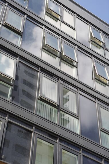 CS 38-SL Systèmes annulés, ConceptSystem 77 Fenêtres, ConceptPatio 130 Coulissants, Vision 50 Portes et ConceptWall 50 Murs rideaux - Complexe immobilier Paynes & Borthwick situé à London, Royaume-Uni