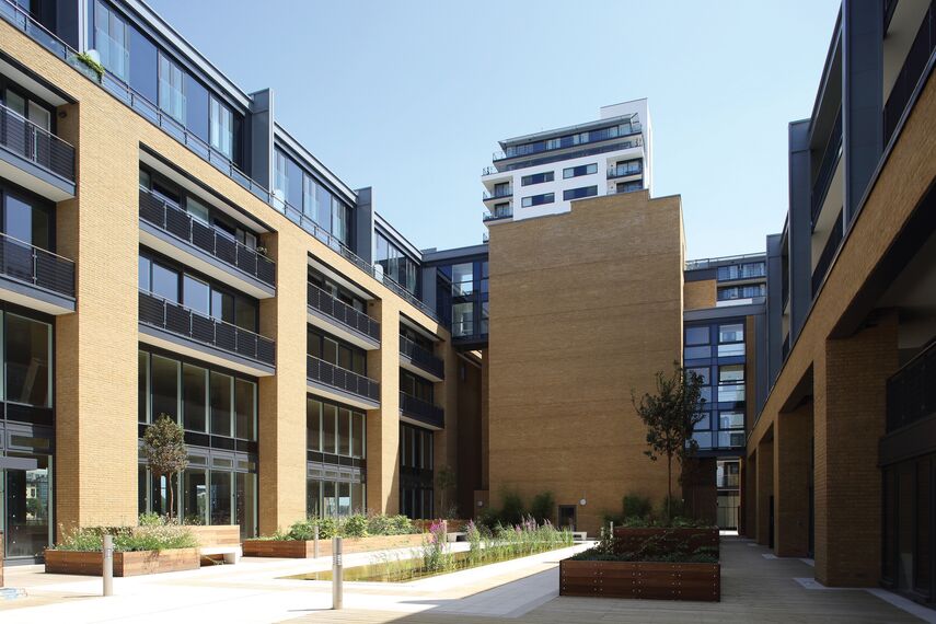 CS 38-SL Systèmes annulés, ConceptSystem 77 Fenêtres, ConceptPatio 130 Coulissants, Vision 50 Portes et ConceptWall 50 Murs rideaux - Complexe immobilier Paynes & Borthwick situé à London, Royaume-Uni