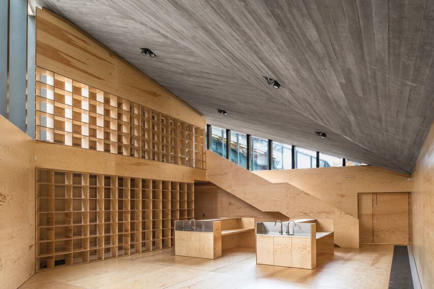 CW 50-FP Murs rideaux - Centre de formation Krkonoše Mts. environment education centre situé à Vrchlabí, République tchèque