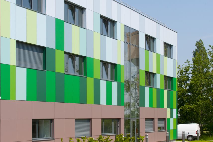 ConceptDoor 50 Portes, BriseSoleil 100 Brise Soleil et XS 50 Fenêtres - Internat Lycée Agricole LAVAL situé àFrance