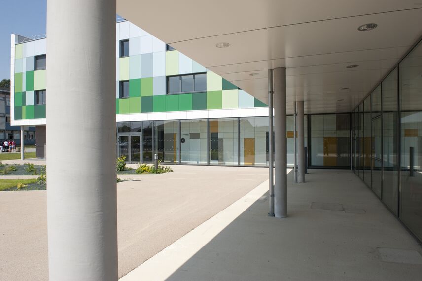 ConceptDoor 50 Portes, BriseSoleil 100 Brise Soleil et XS 50 Fenêtres - Internat Lycée Agricole LAVAL situé àFrance