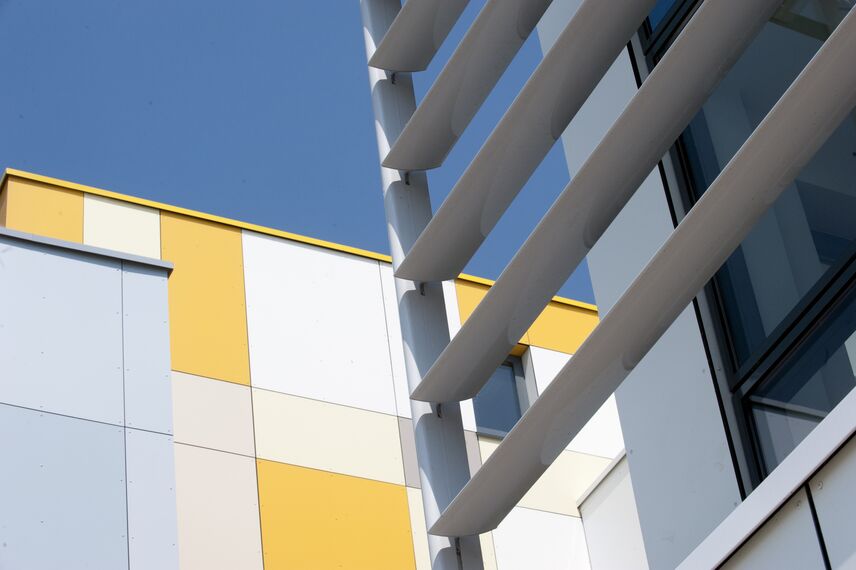 ConceptDoor 50 Portes, BriseSoleil 100 Brise Soleil et XS 50 Fenêtres - Internat Lycée Agricole LAVAL situé àFrance