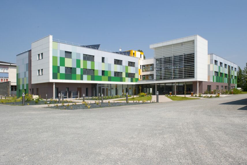ConceptDoor 50 Portes, BriseSoleil 100 Brise Soleil et XS 50 Fenêtres - Internat Lycée Agricole LAVAL situé àFrance