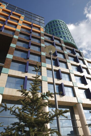 ConceptWall 50 Murs rideaux - Immeuble de bureaux Shur Plaza situé à Baku, Azerbaïdjan