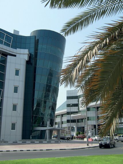 CP 50 Coulissants et ConceptWall 50 Murs rideaux - Immeuble de bureaux Al Gurg Office Tower situé à Dubai, Émirats arabes unis