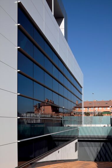 EcoSystem 50 Portes, ConceptSystem 77 Fenêtres, ConceptSystem 77 Portes, EcoSystem 50 Fenêtres et ConceptWall 50 Murs rideaux - Ferbocar situé à Madrid, Espagne