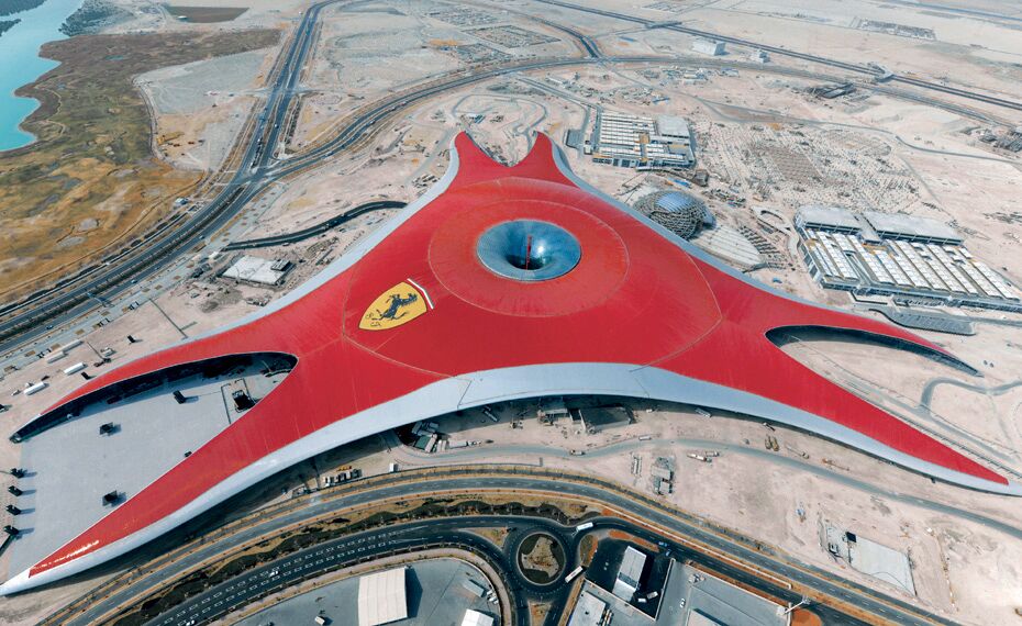 ConceptWall 86 Murs rideaux - Ferrari World Abu Dhabi situé à Abu Dhabi, Émirats arabes unis