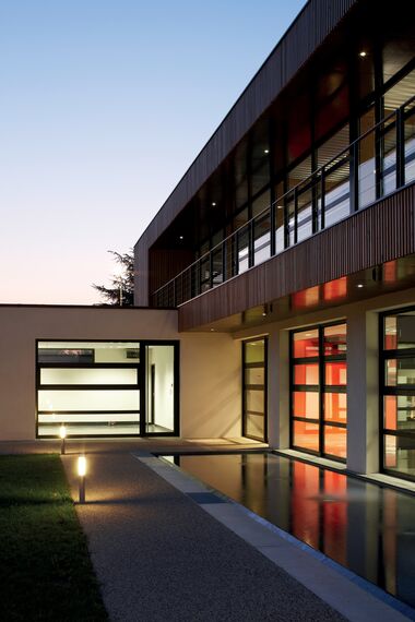 ThermoSystem 57 Portes, CP 50 Coulissants et ThermoSystem 57 Fenêtres - Immeuble de bureaux BBC office building situé à Vaulx en Velin, France