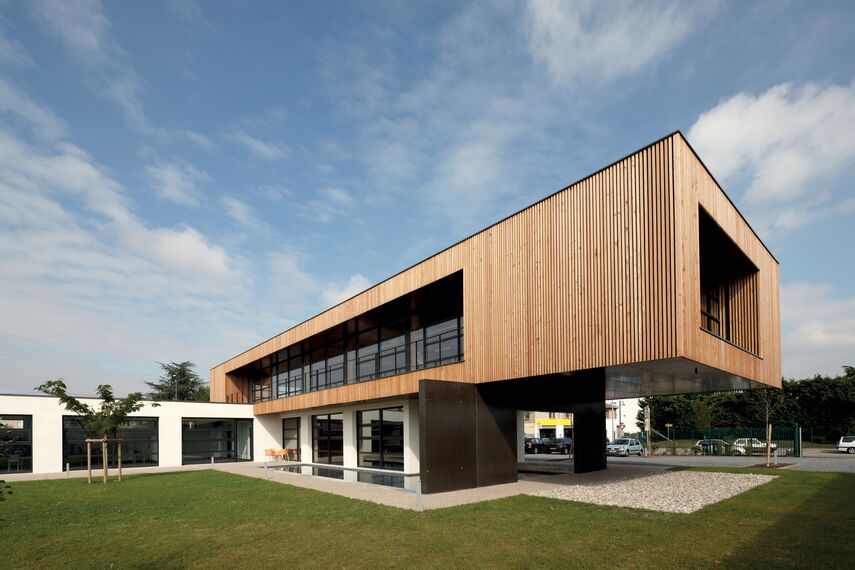 ThermoSystem 57 Portes, CP 50 Coulissants et ThermoSystem 57 Fenêtres - Immeuble de bureaux BBC office building situé à Vaulx en Velin, France