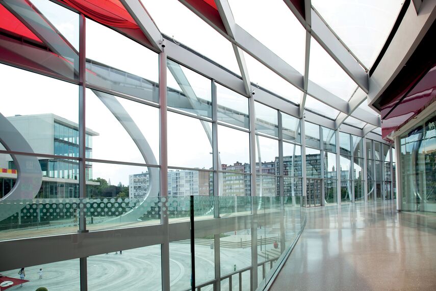 ConceptWall 50 Murs rideaux et CW 50-SC Murs rideaux - Centre Commercial Médiacité situé à Luik, Belgique