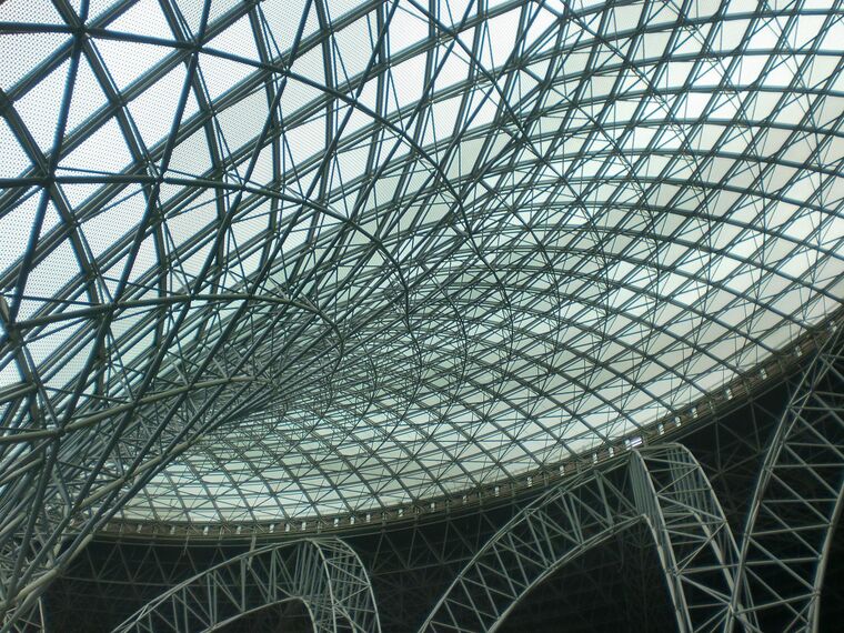 ConceptWall 86 Murs rideaux - Ferrari World Abu Dhabi situé à Abu Dhabi, Émirats arabes unis