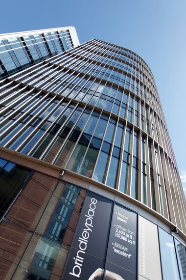ConceptWall 50 Murs rideaux, Vision 50 Portes, ConceptSystem 68 Fenêtres, ConceptWall 60 Murs rideaux et ConceptSystem 68 Portes - Immeuble de bureaux Eleven Brindleyplace situé à Birmingham, Royaume-Uni