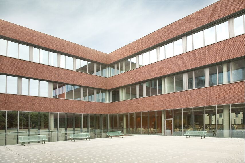 ConceptWall 50 Murs rideaux - Ecole/Collège/Lycée Faculteit REGA - V&V Leuven situé à Leuven, Belgique