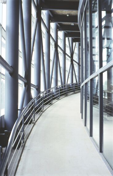 BriseSoleil 100 Brise Soleil et ConceptWall 50 Murs rideaux - Cinéma Mellat Park cineplex situé à Tehran, Iran