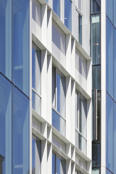 ConceptWall 60 Murs rideaux, ConceptWall 86 Murs rideaux et TS 68-HV Fenêtres - "Belles Feuilles" Réhabilitation de l'ancien siège Lafarge situé à Paris, France