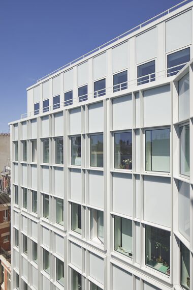 ConceptWall 60 Murs rideaux, ConceptWall 86 Murs rideaux et TS 68-HV Fenêtres - "Belles Feuilles" Réhabilitation de l'ancien siège Lafarge situé à Paris, France